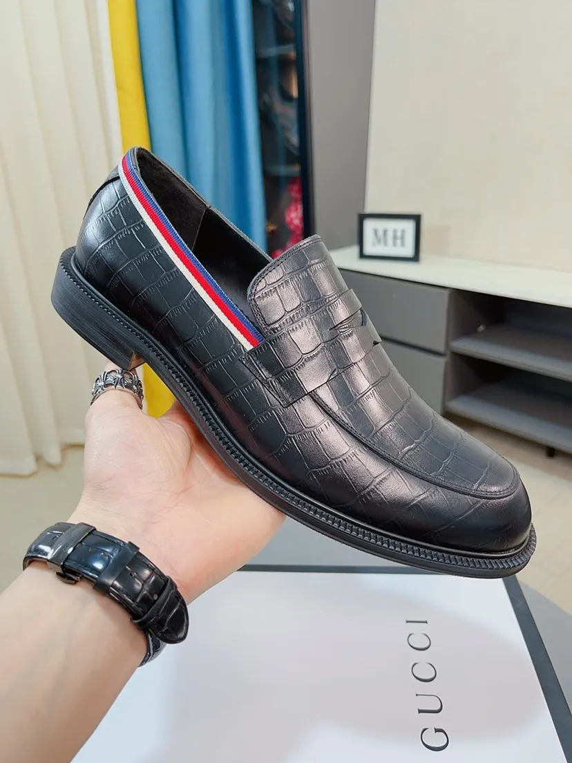 Men's shoes💰520🌸🌸【GUCCi】Original calfskin, water-dyed cowhide lining, original outsole, men's and women's fashion, formal casual leather shoes, slip-on men's and women's shoes series, young fashion, European and American trends, British style, random matching, comfortable feet, standard code: men's size 38-44 (45 can be customized)\nGrade: same style as the official website, original quality